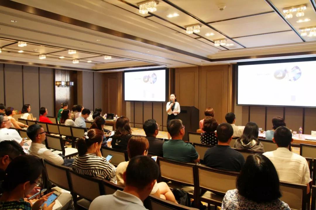 【動(dòng)態(tài)新聞】守得云開見月明 靜待花開終有時(shí)—— ——天堂硅谷成功助力“2018全球投資熱點(diǎn)私享會(huì)”